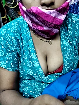 Snapshot of Love_Cream chatting on 02.17.26 Love Cream online show from 02.17.26