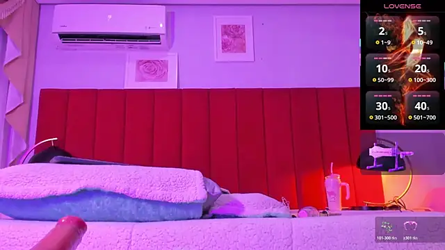 Snapshot of eimy_jones_ chatting on 11.29.25 eimy jones online show from 11.29.25