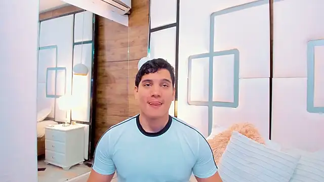 Snapshot of RaymondMorris chatting on 10.21.25 RaymondMorris online show from 10.21.25