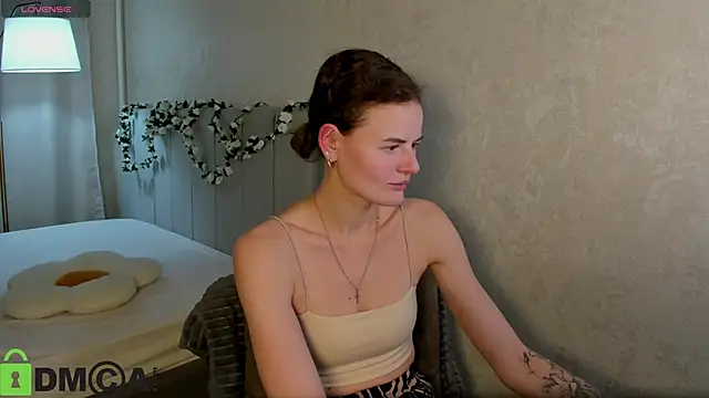 Snapshot of Wanda_Gomez chatting on 10.23.25 Wanda Gomez online show from 10.23.25