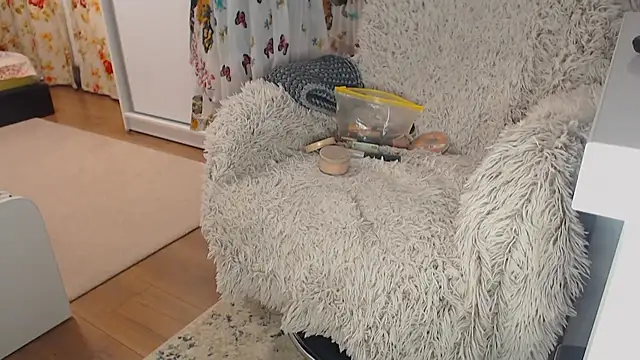 Snapshot of merlyn4 chatting on 01.11.25 merlyn4 online show from 01.11.25