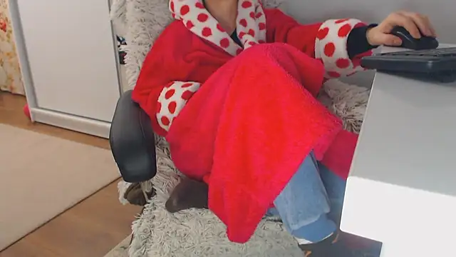 Snapshot of merlyn4 chatting on 01.21.25 merlyn4 online show from 01.21.25