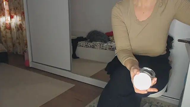 Snapshot of merlyn4 chatting on 02.28.25 merlyn4 online show from 02.28.25