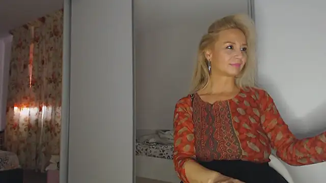 Snapshot of merlyn4 chatting on 03.14.25 merlyn4 online show from 03.14.25