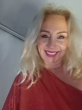 Snapshot of merlyn4 chatting on 11.06.25 merlyn4 online show from 11.06.25