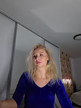 Snapshot of merlyn4 chatting on 11.15.25 merlyn4 online show from 11.15.25