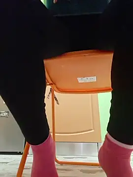 Snapshot of merlyn4 chatting on 11.21.25 merlyn4 online show from 11.21.25