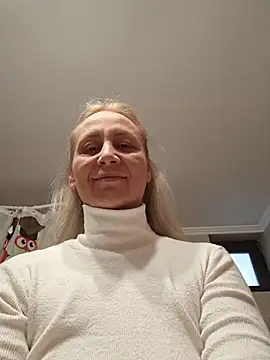 Snapshot of merlyn4 chatting on 11.27.25 merlyn4 online show from 11.27.25