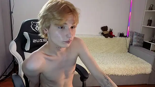 Snapshot of Your_avatar chatting on 09.11.25 Your avatar online show from 09.11.25