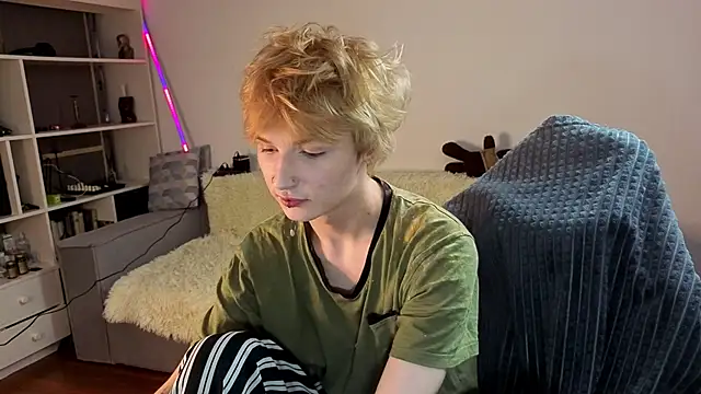 Snapshot of Your_avatar chatting on 09.12.25 Your avatar online show from 09.12.25