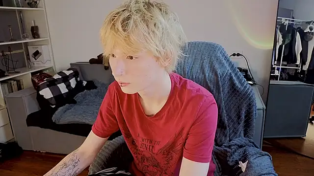 Snapshot of Your_avatar chatting on 10.07.25 Your avatar online show from 10.07.25