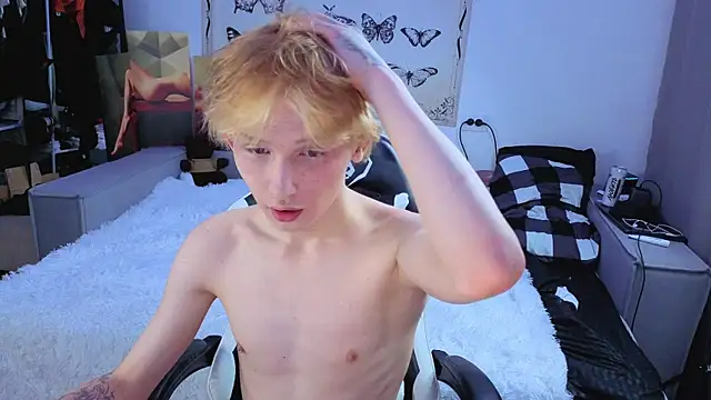 Snapshot of Your_avatar chatting on 11.11.25 Your avatar online show from 11.11.25