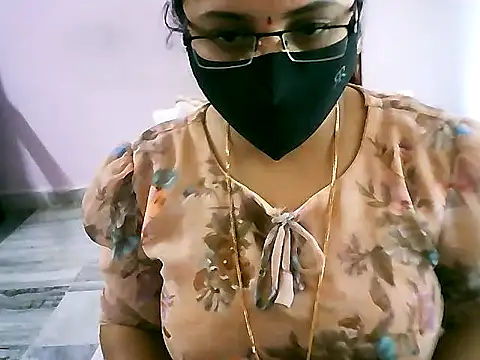 Snapshot of jannu6482 chatting on 10.05.25 jannu6482 online show from 10.05.25