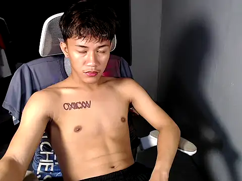 Snapshot of naughtyboyloy_0 chatting on 04.06.26 naughtyboyloy 0 online show from 04.06.26