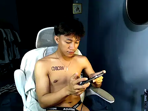 naughtyboyloy 0 online show from 05.04.26