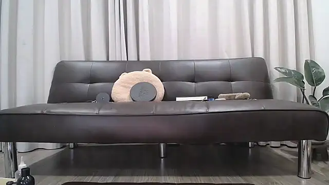 Liz Hu online show from 12.04.25