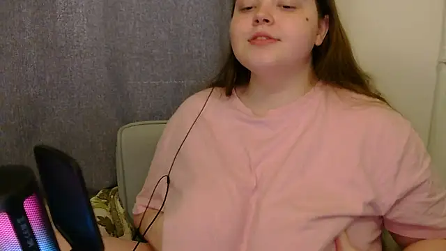 Snapshot of brattyprincessemma chatting on 11.11.25 brattyprincessemma online show from 11.11.25