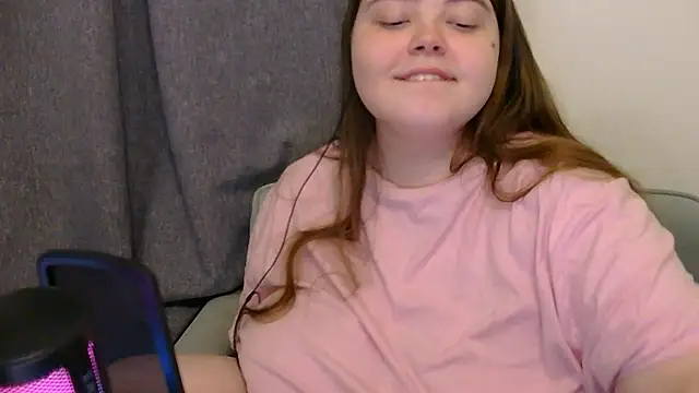 Snapshot of brattyprincessemma chatting on 11.21.25 brattyprincessemma online show from 11.21.25