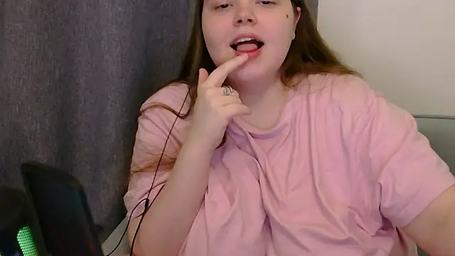 Snapshot of brattyprincessemma chatting on 11.22.25 brattyprincessemma online show from 11.22.25