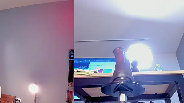 Laraebony  online show from 04.21.26