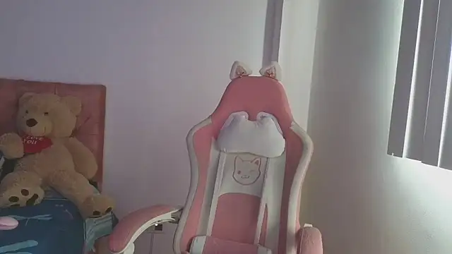 Snapshot of Crystal_Star_ chatting on 10.27.25 Crystal Star online show from 10.27.25