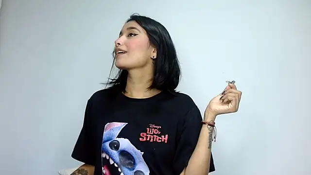 Snapshot of Gia_Lee chatting on 10.01.25 Gia Lee online show from 10.01.25