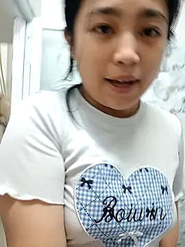 Snapshot of Minn-cute chatting on 09.16.25 Minn-cute online show from 09.16.25