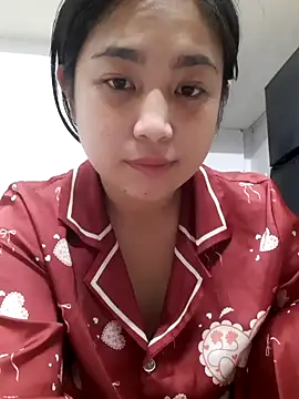 Snapshot of Minn-cute chatting on 10.06.25 Minn-cute online show from 10.06.25