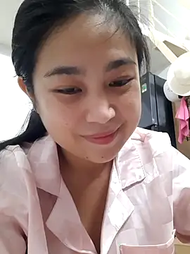 Snapshot of Minn-cute chatting on 10.10.25 Minn-cute online show from 10.10.25