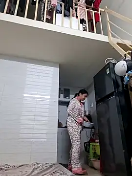 Snapshot of Minn-cute chatting on 11.08.25 Minn-cute online show from 11.08.25