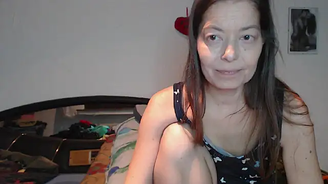 Snapshot of SexySarah177 chatting on 12.22.24 SexySarah177 online show from 12.22.24