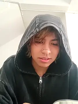 Snapshot of OliIverr22 chatting on 09.15.25 OliIverr22 online show from 09.15.25