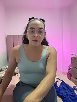 Snapshot of alehia_cute chatting on 07.14.26 alehia cute online show from 07.14.26