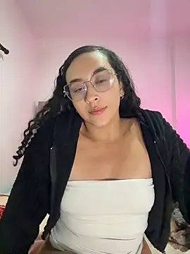 Snapshot of alehia_cute chatting on 07.25.26 alehia cute online show from 07.25.26