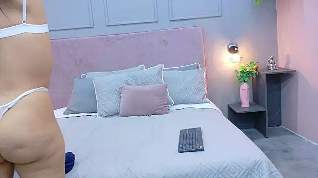 Snapshot of Camila_Hill_ chatting on 10.08.25 Camila Hill online show from 10.08.25