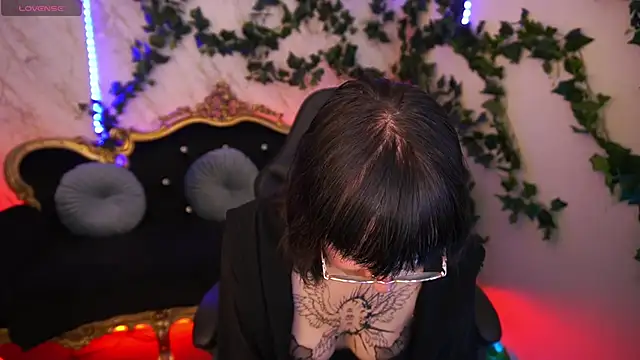 Pixie Peachh online show from 09.17.25