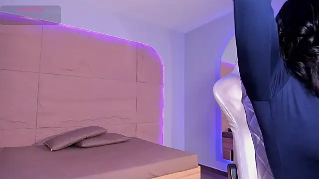 Snapshot of HannahMontgomery chatting on 11.25.25 HannahMontgomery online show from 11.25.25