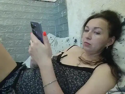 Snapshot of DanaNeon chatting on 06.30.26 DanaNeon online show from 06.30.26