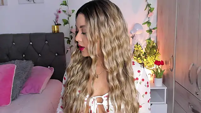 isajonnes18 online show from 10.16.25