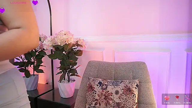 MilaCrave online show from 04.06.26