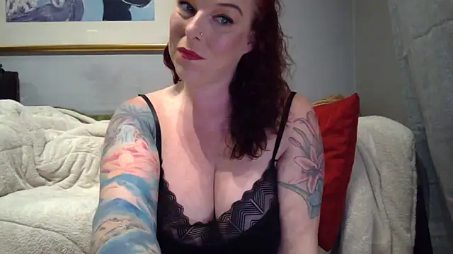 Snapshot of Island_Siren chatting on 11.05.25 Island Siren online show from 11.05.25