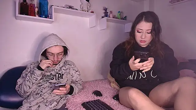 annyharriis online show from 12.15.25