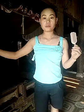 Snapshot of Ruaiuoi chatting on 04.15.26 Ruaiuoi online show from 04.15.26