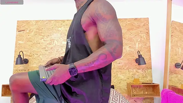 santiblack7 online show from 10.04.25