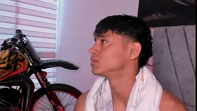 Snapshot of ZYZZ1312 chatting on 11.03.25 ZYZZ1312 online show from 11.03.25