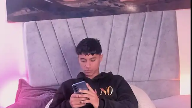 ZYZZ1312 online show from 12.02.25