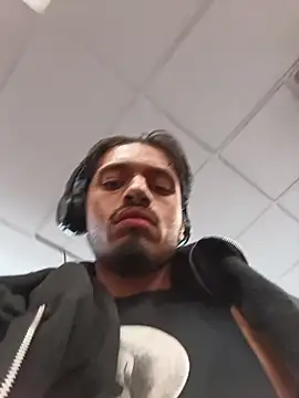 Snapshot of mrredcorn chatting on 10.11.25 mrredcorn online show from 10.11.25