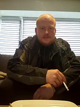 svenni2525 online show from 10.13.25