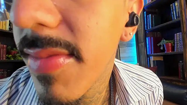 Donovan Desmond online show from 10.02.25