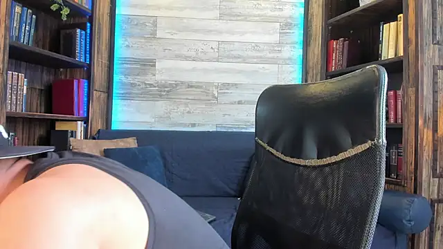 Donovan Desmond online show from 10.30.25